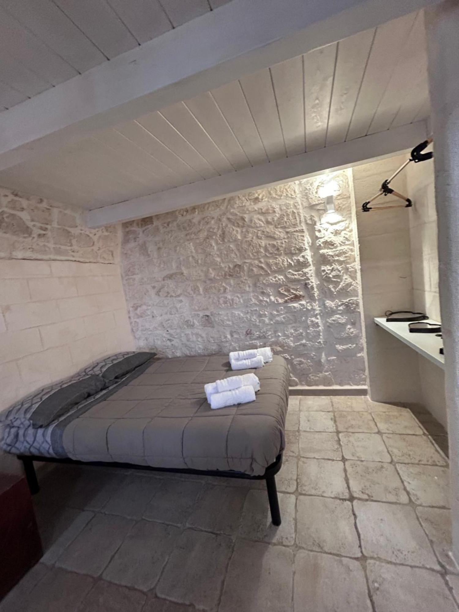 La 13 Guest House 오스투니 외부 사진