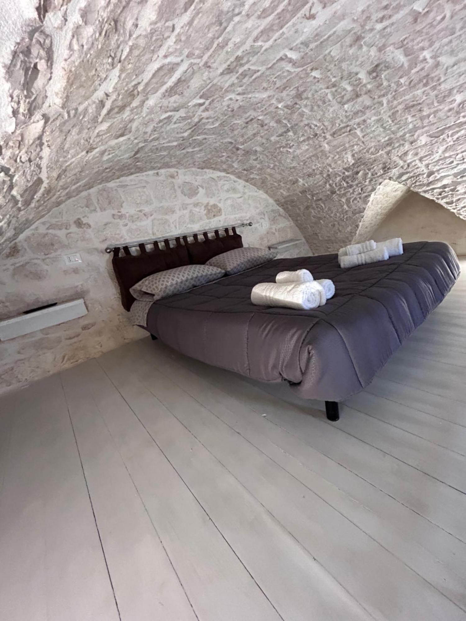 La 13 Guest House 오스투니 외부 사진