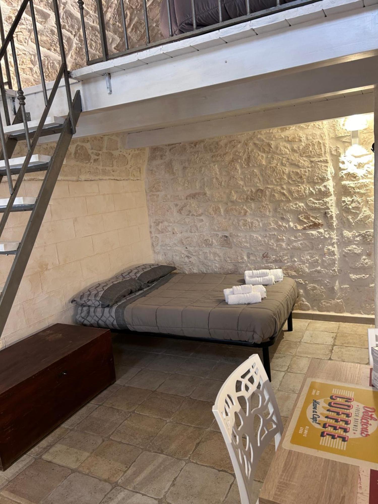 La 13 Guest House 오스투니 외부 사진